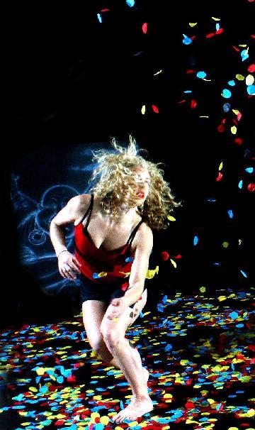 McCaleb Dance in Octavios Garden photo by R. Gullen Copyright © 2004