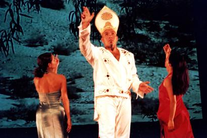 McCaleb Dance company member Ricardo Peralta in Dolores of the River -photo by R. Gullen Copyright© 2001 all rights reserved.